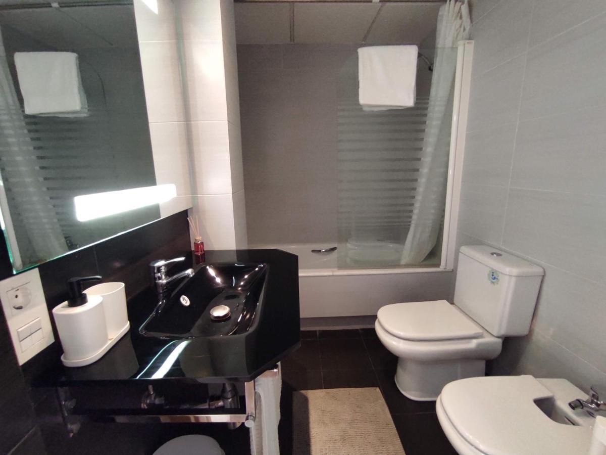 Manuela Nogales Apartments! Малага Экстерьер фото